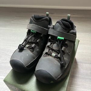 LIKE NEW Keen Targhee Low Waterproof Hiking Boots